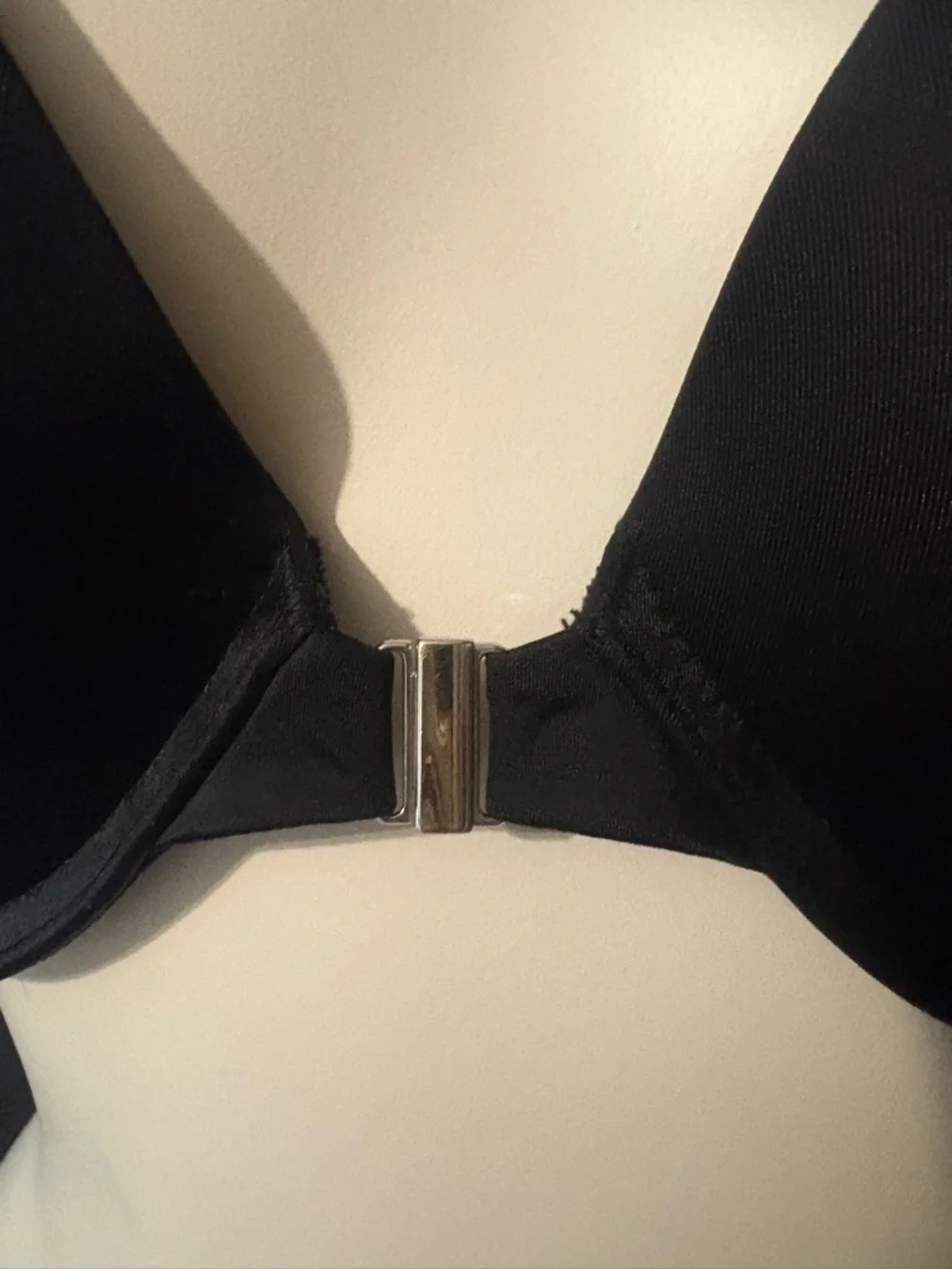 Victoria's Secret Black Front-Closure Smooth T-Shirt Bra with Chain back - Picture 2 of 6